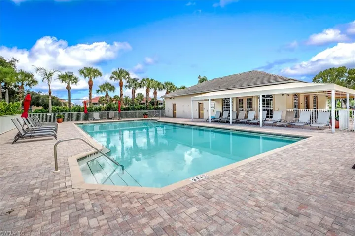 1677  Morning Sun LN E-22  , Naples, FL 34119