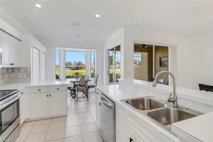 1677  Morning Sun LN E-22  , Naples, FL 34119