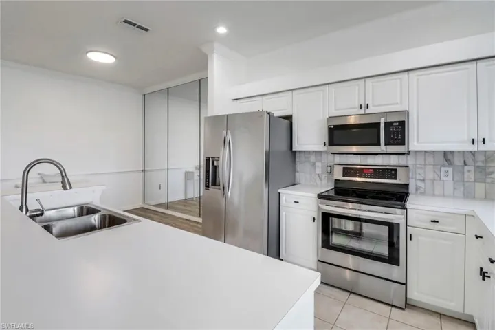 1677  Morning Sun LN E-22  , Naples, FL 34119