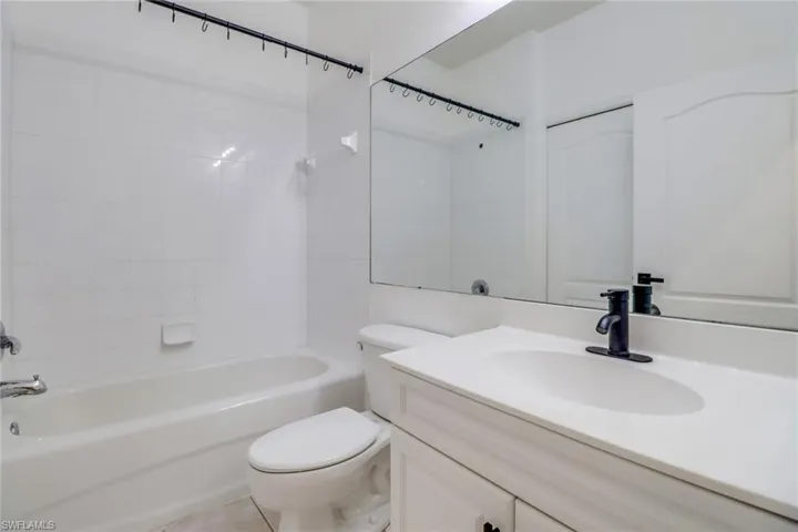 1677  Morning Sun LN E-22  , Naples, FL 34119