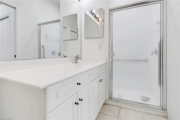 1677  Morning Sun LN E-22  , Naples, FL 34119