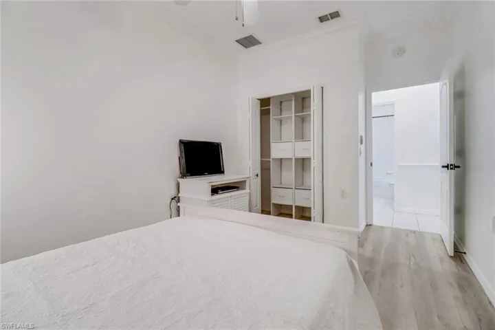 1677  Morning Sun LN E-22  , Naples, FL 34119