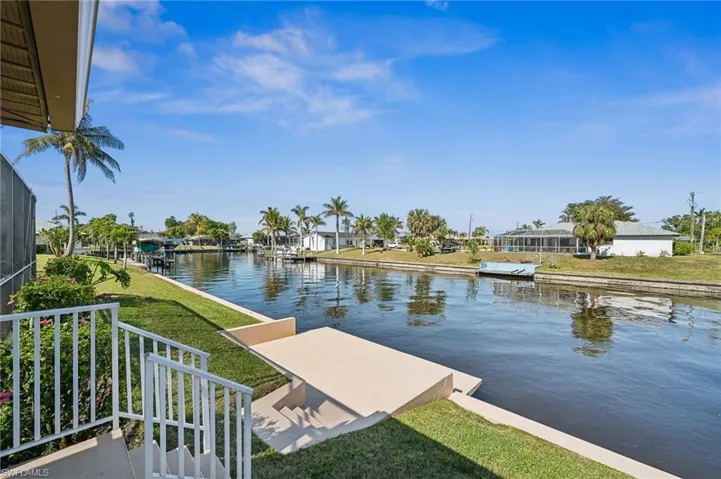 Enjoy your Day sitting by the water