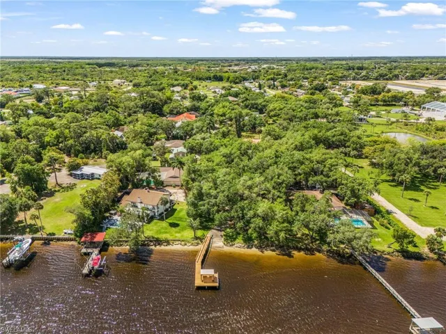 Deeded boat dock for the community