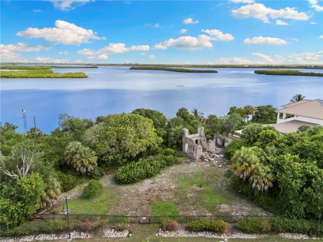 Archaeological site Capt. John Foley Horr house pineapple plantation