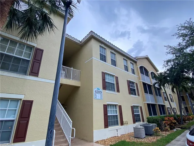 View of apartment building / complex