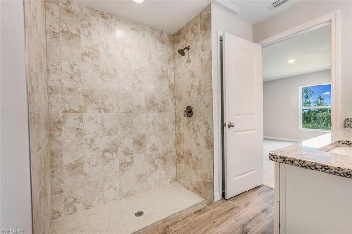 owner's ensuite bath