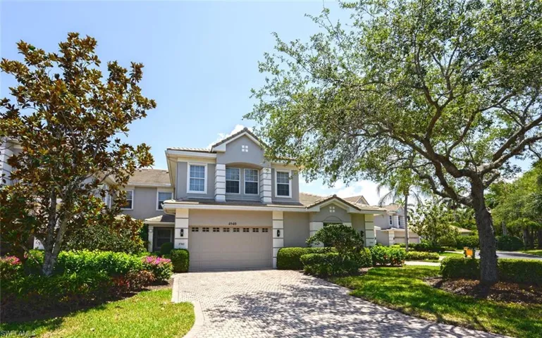 View of front property featuring a 2 car garage