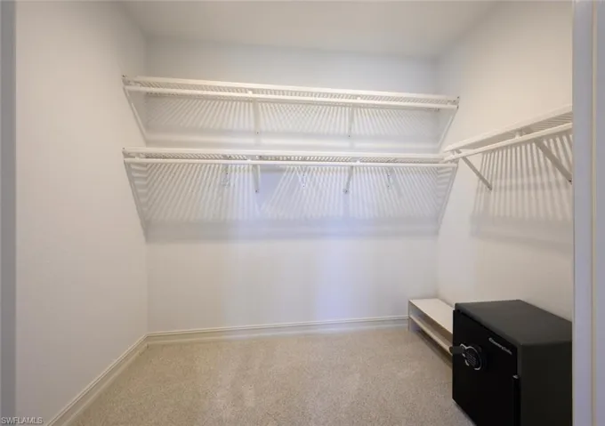 Master Bedroom Large Walk in Closet