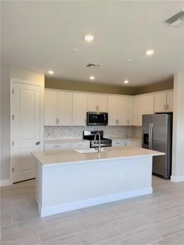Photo is from a similar Flagstone model. Options for this home may vary. Kitchen