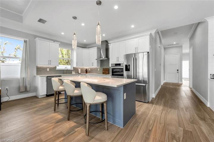 Gorgeous Kitchen with breakfast bar