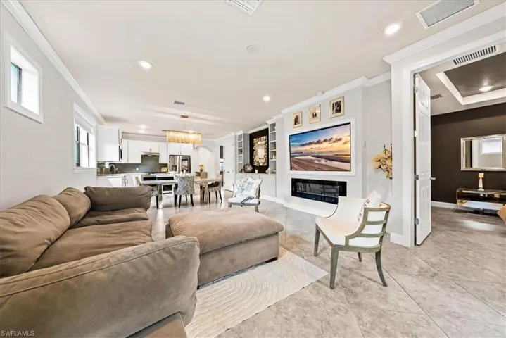 7670 Jacaranda Ln, Naples, Florida 34114