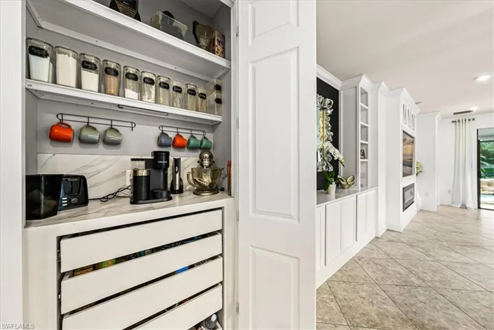 7670 Jacaranda Ln, Naples, Florida 34114