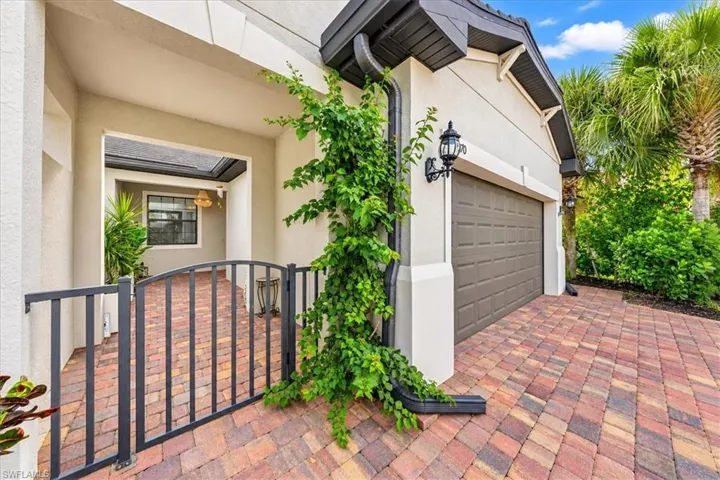 7670 Jacaranda Ln, Naples, Florida 34114