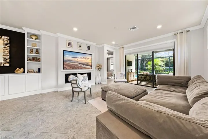 7670 Jacaranda Ln, Naples, Florida 34114
