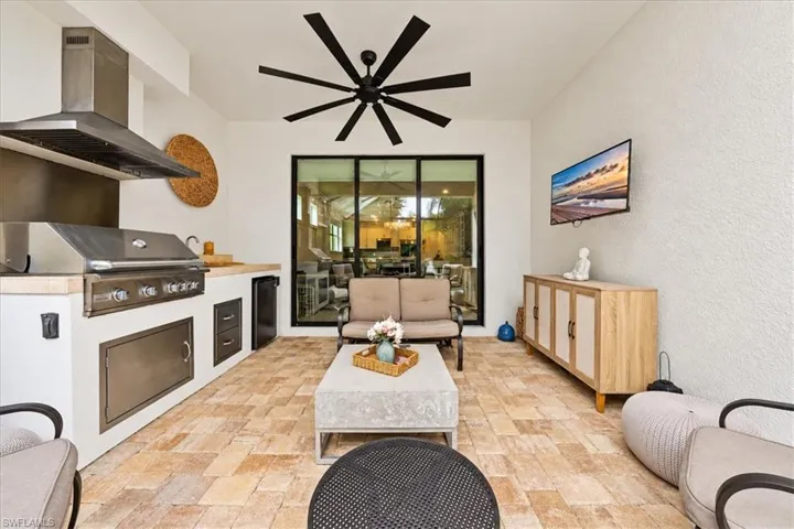 7670 Jacaranda Ln, Naples, Florida 34114
