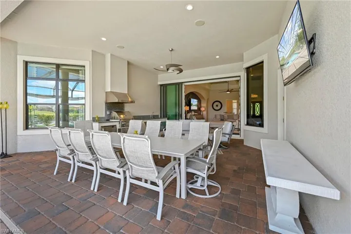 Huge Covered Lanai