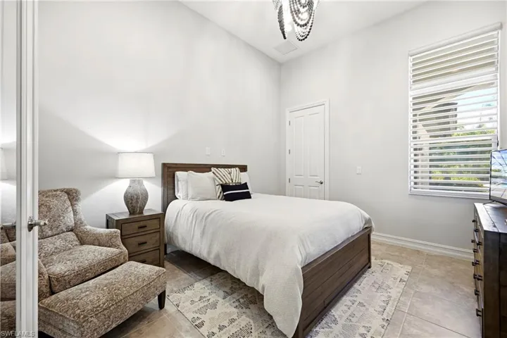 Den or 5th bedroom