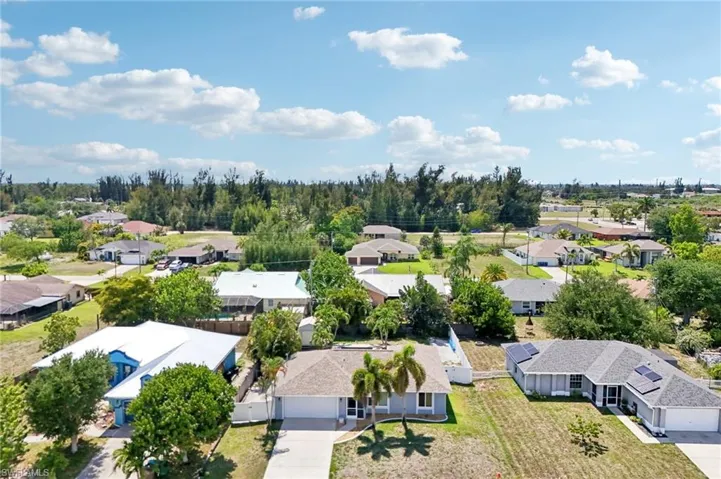 808 SW 14th  PL, Cape Coral, FL 33991