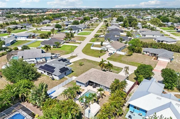 808 SW 14th  PL, Cape Coral, FL 33991