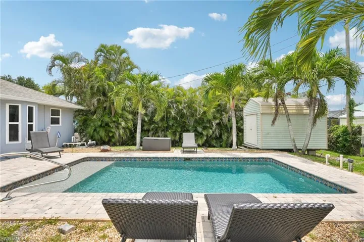 808 SW 14th  PL, Cape Coral, FL 33991
