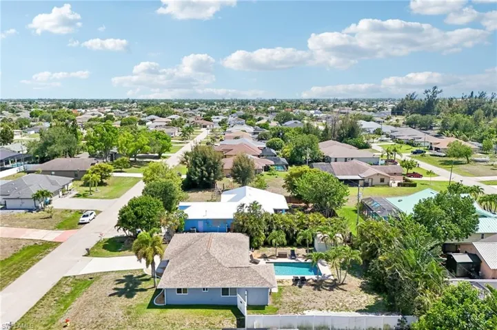 808 SW 14th  PL, Cape Coral, FL 33991