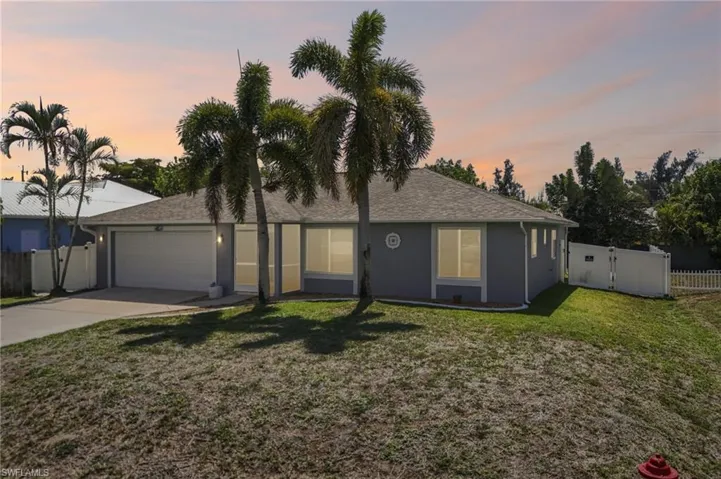 808 SW 14th  PL, Cape Coral, FL 33991