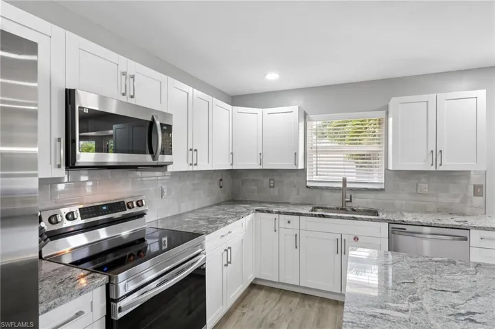 808 SW 14th  PL, Cape Coral, FL 33991