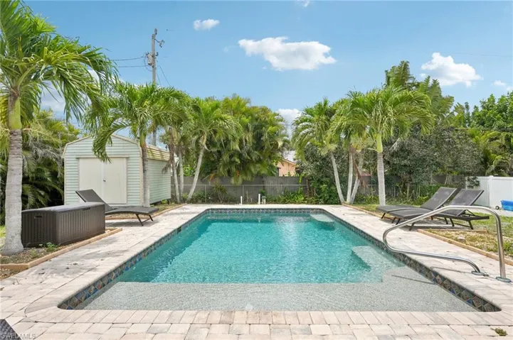 808 SW 14th  PL, Cape Coral, FL 33991