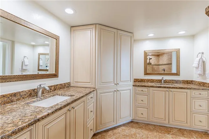Master bathroom with 2 separate vanities
