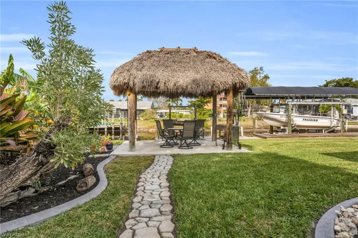 Large Tiki Hut