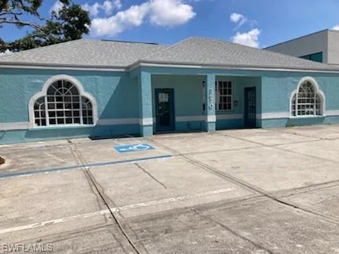 Commercial Building with 2 Separate Units with separate entrances