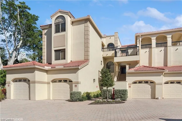 7048 Pelican Bay Blvd C-105, Naples, Florida 34108