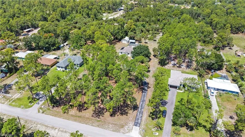 Expansive lot featuring mature trees