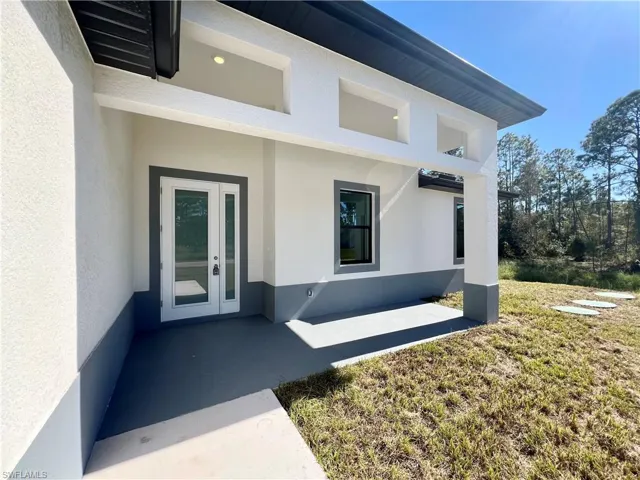 Entrance to property featuring a covered front porch.
