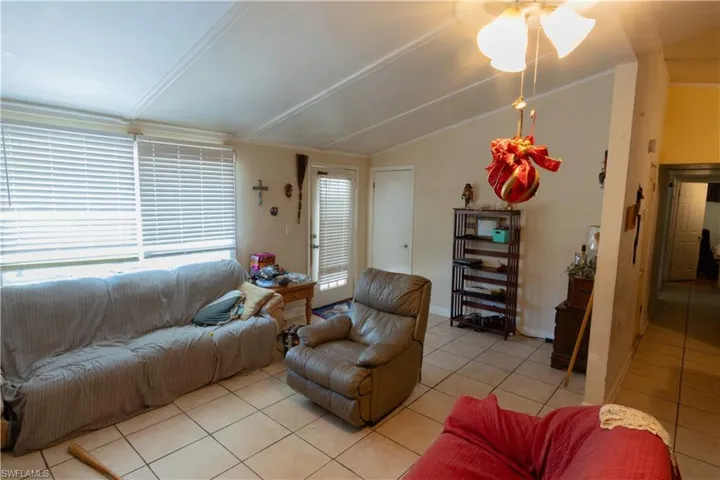 3750  Guilford  RD, Naples, FL 34112