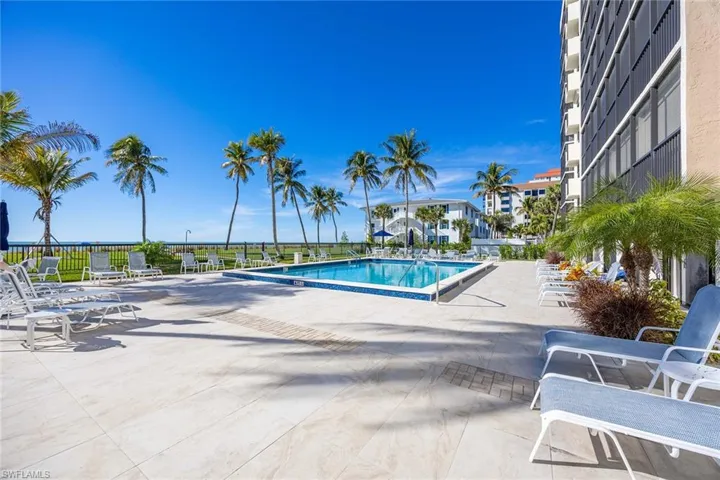10475  Gulf Shore  DR, Naples, FL 34108