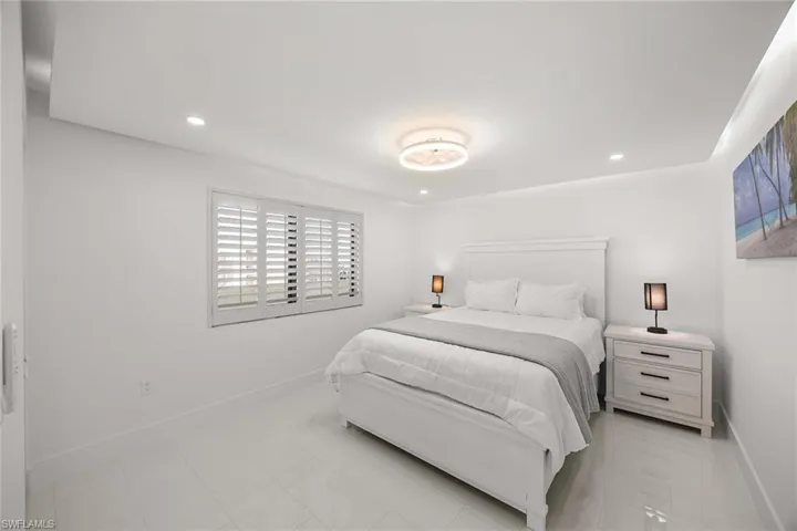 10475  Gulf Shore  DR, Naples, FL 34108