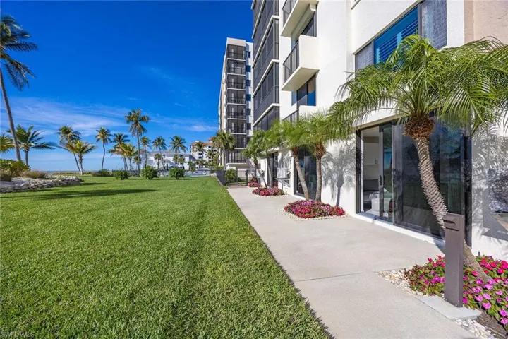 10475  Gulf Shore  DR, Naples, FL 34108
