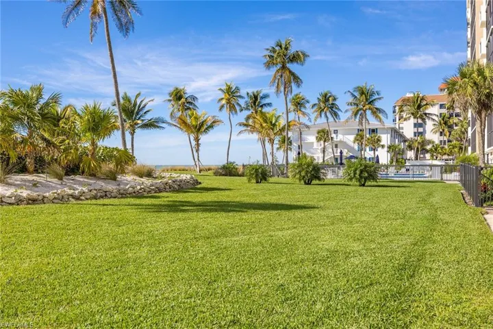 10475  Gulf Shore  DR, Naples, FL 34108