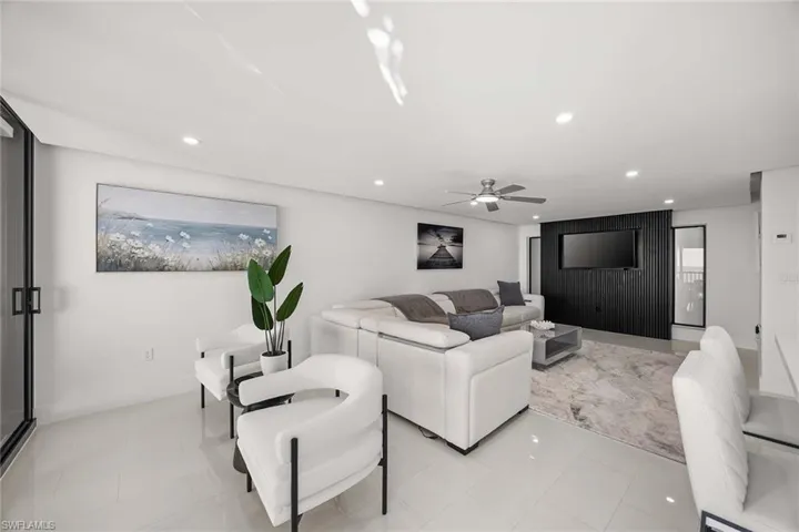 10475  Gulf Shore  DR, Naples, FL 34108
