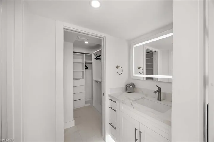 10475  Gulf Shore  DR, Naples, FL 34108