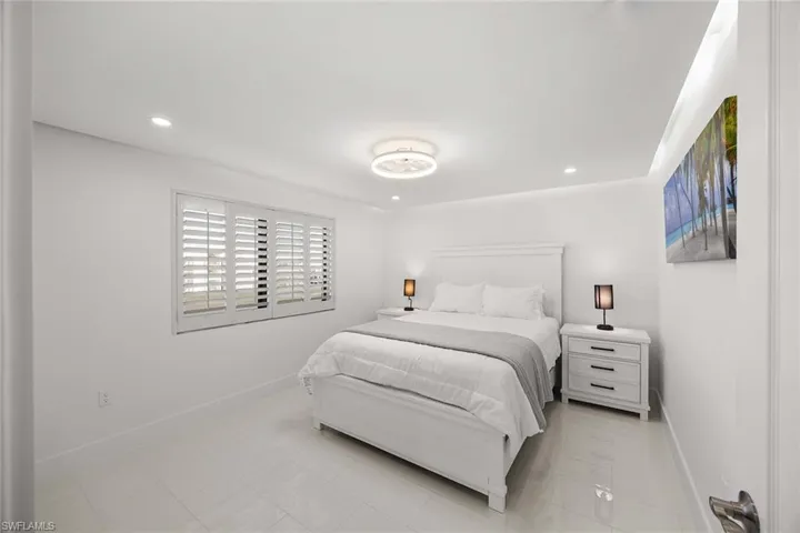 10475  Gulf Shore  DR, Naples, FL 34108