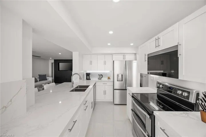 10475  Gulf Shore  DR, Naples, FL 34108