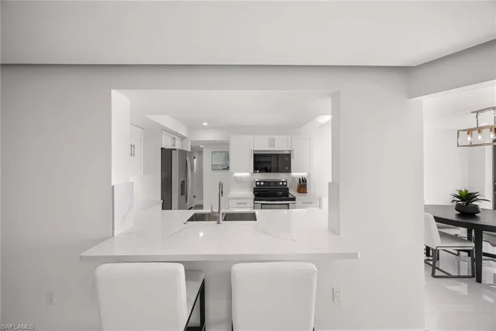 10475  Gulf Shore  DR, Naples, FL 34108