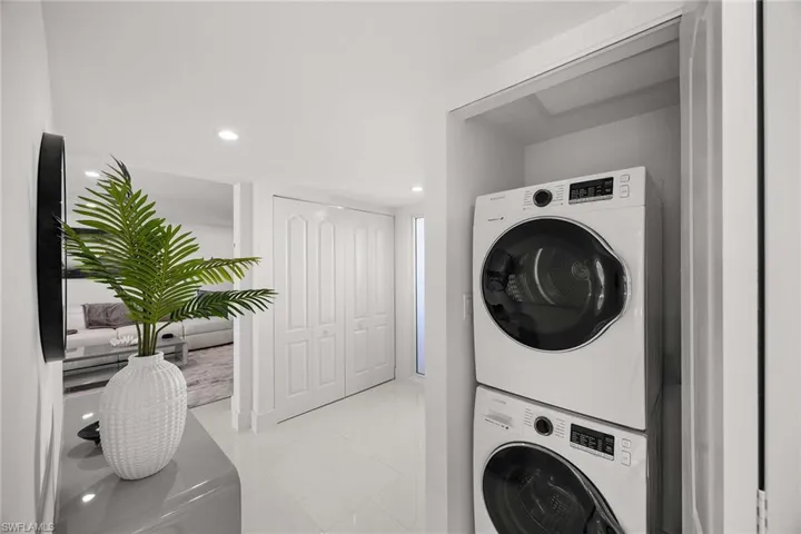 10475  Gulf Shore  DR, Naples, FL 34108