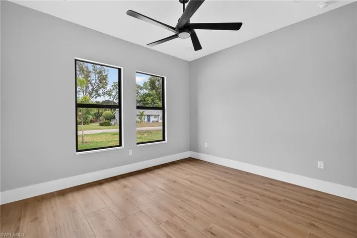 Unfurnished room featuring light wood-style flooring and ceiling fan