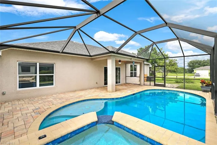 305 Ne 13th Ter, Cape Coral Fl 33909