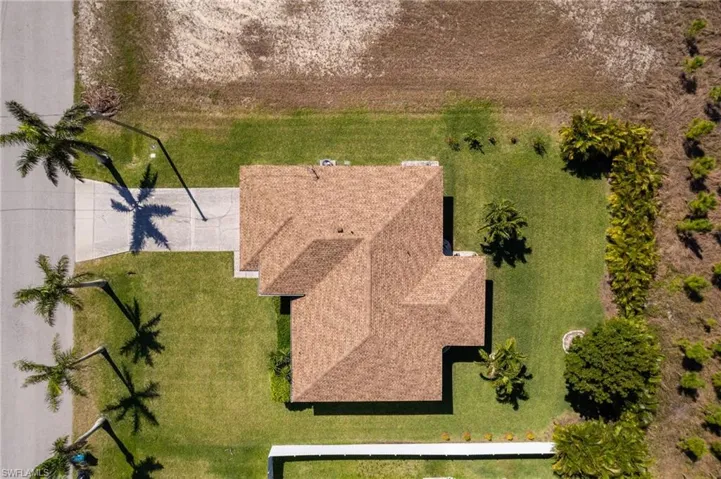 Aerial view of property and surrounding area