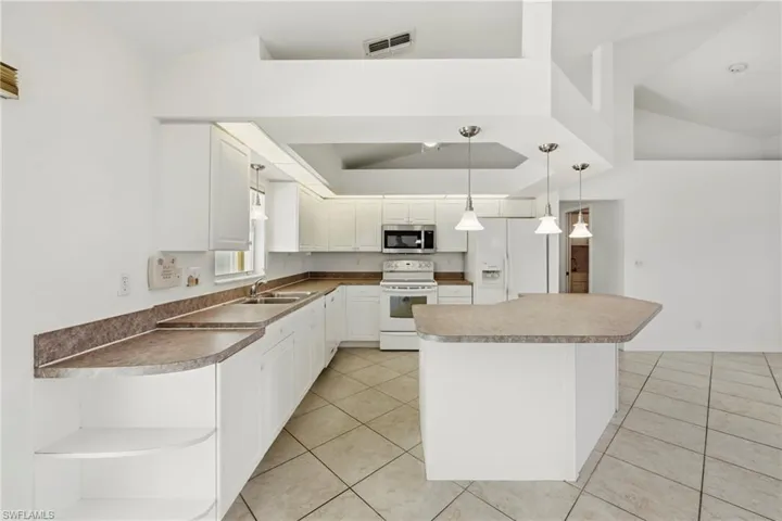 2017 5th Pl, Cape Coral, Florida 33909
